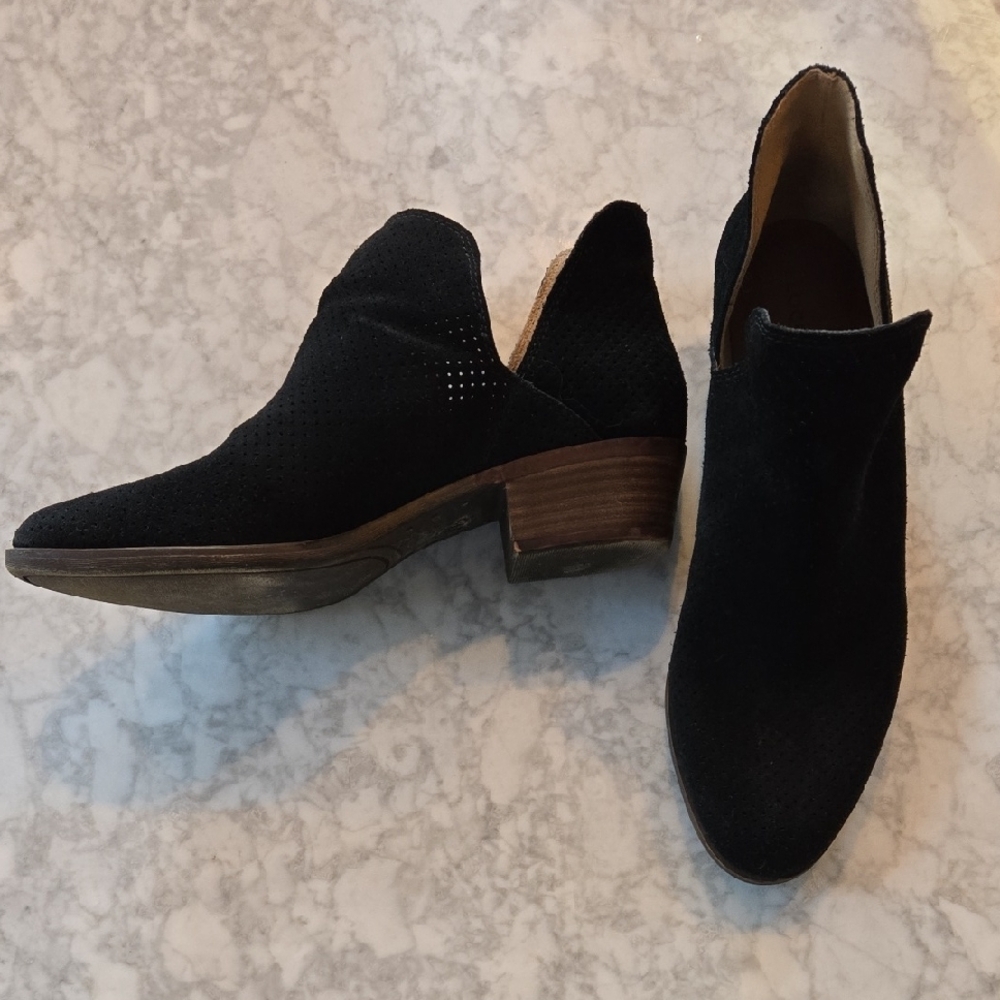 Chic Black Suede Ankle Boots